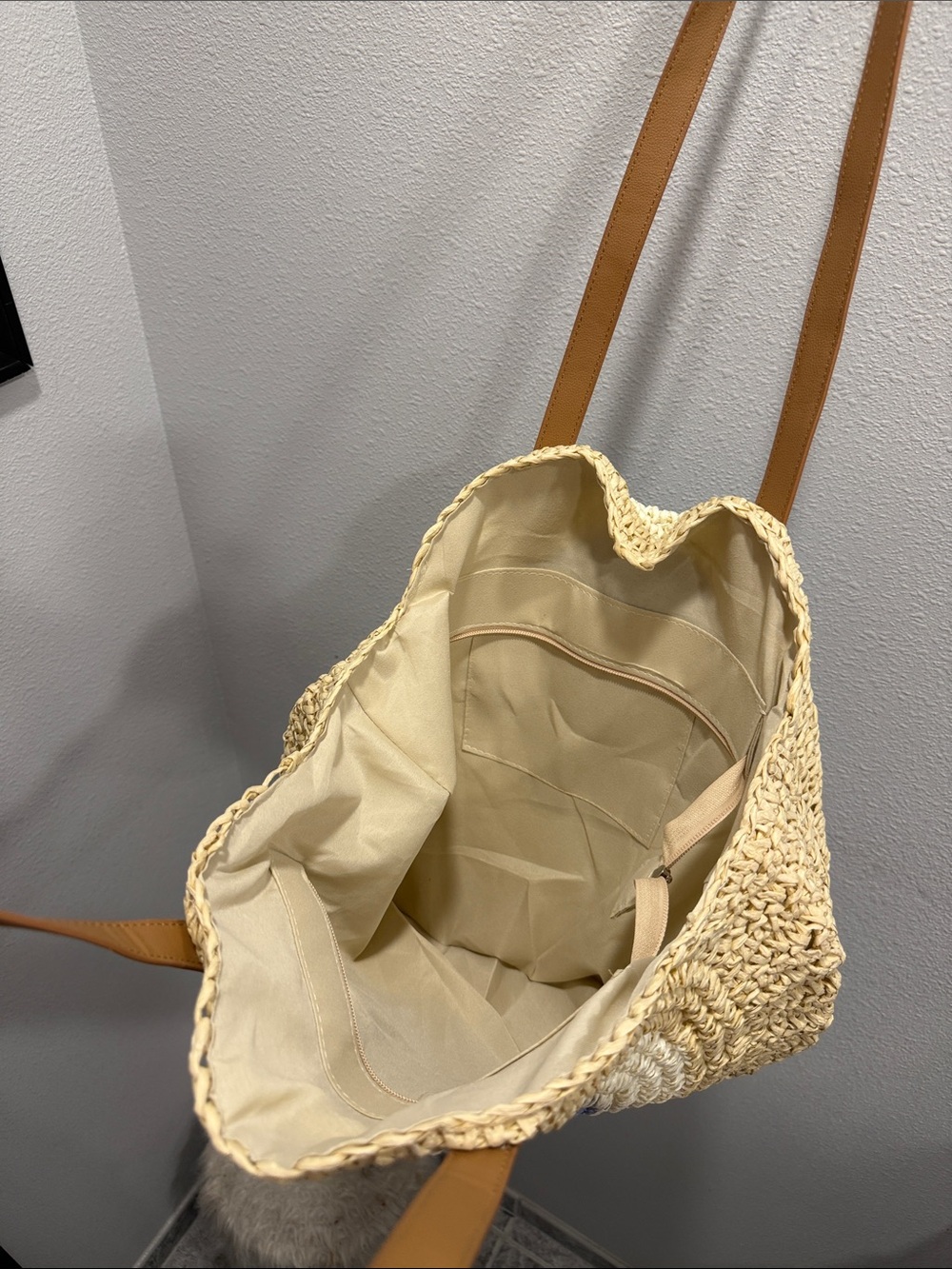 🧿 Evil Eye Round Straw Tote with Blue Center and Tan Straps - Picture 6 of 8